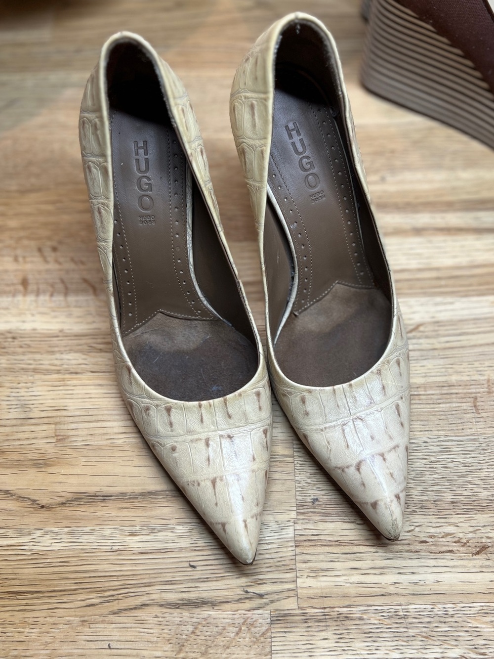 Hugo Boss Cream Croc-Embossed Pointed Pump Size 36.5 - Picture 5 of 7